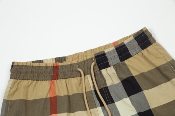 BURBERRY SHORTS - Image 4